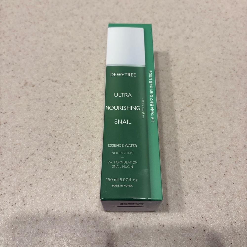 Ultra Nourishing Snail Essence Water - Green
